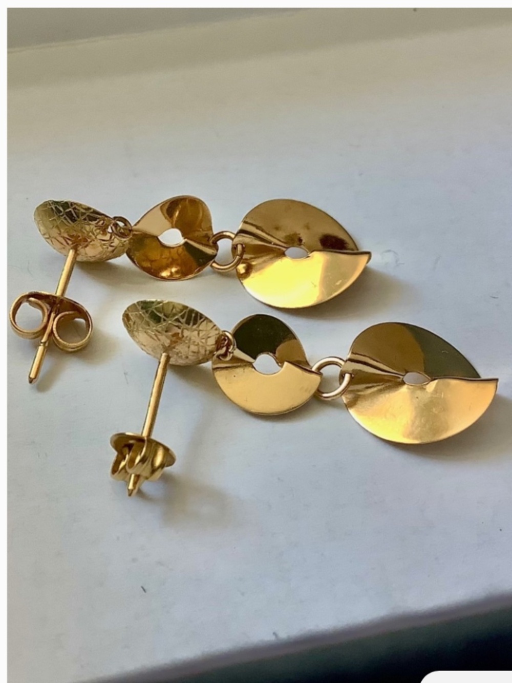 Beautiful 18k Gold Dangling Earrings